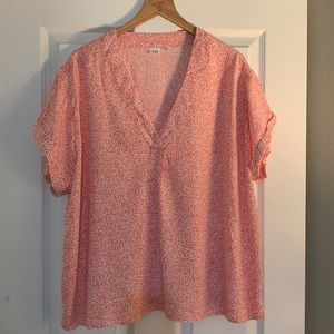 Cute GAP V neck short sleeve blouse